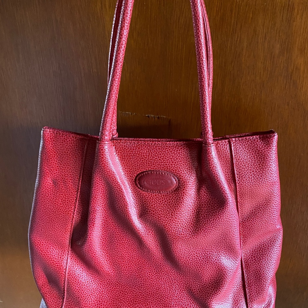 JP Tod's Handbag genuine red leather, suede lining, 2 handles, brass feet. Italy